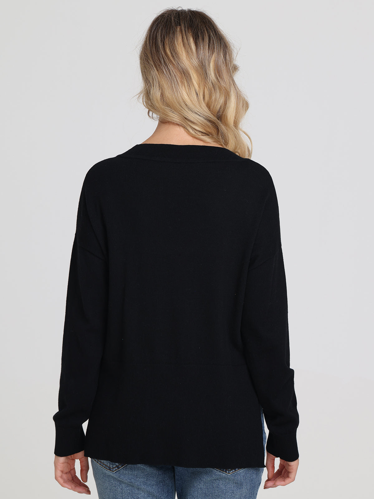 Noor: Oversized V-Neck Pullover